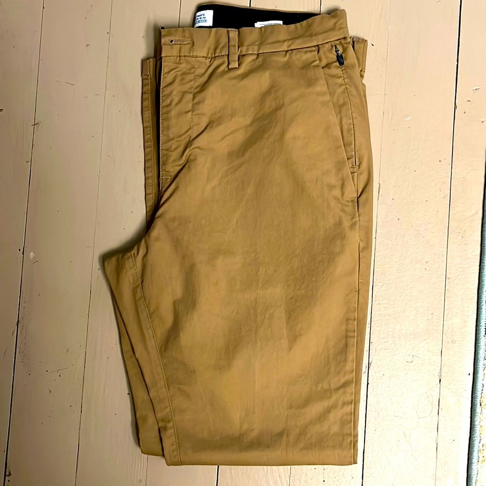 Old Navy slim fit Khaki pants